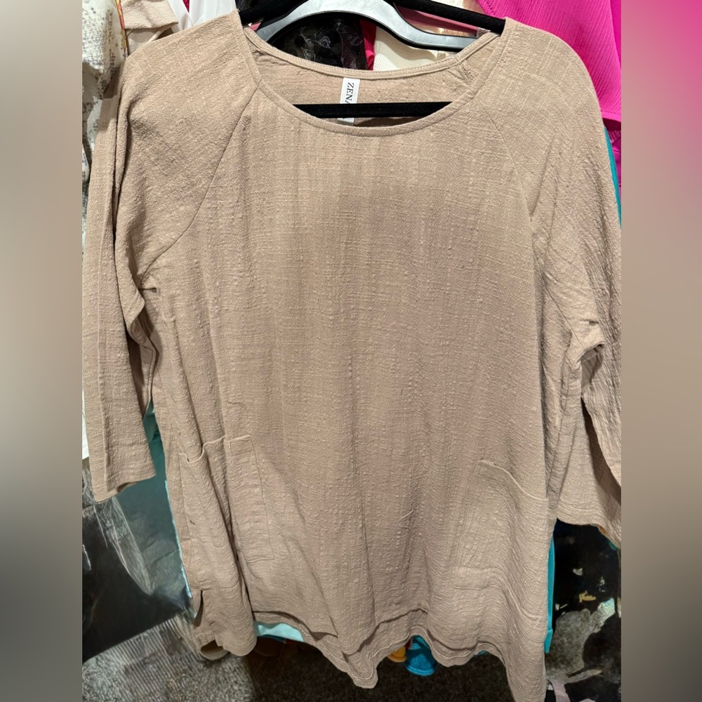 Zenana. Size small. 3/4 length sleeve.